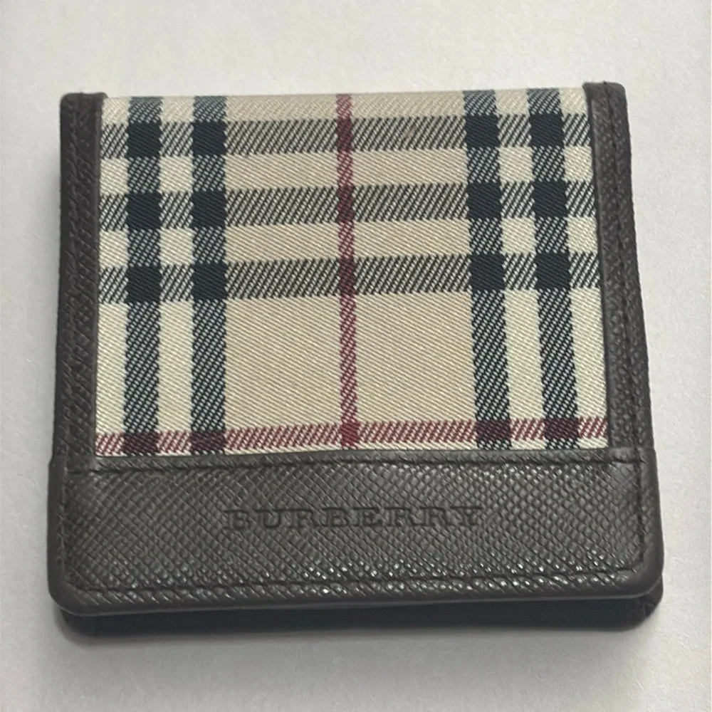 BURBERRY RARE COIN POUCH - Picture 1 of 9